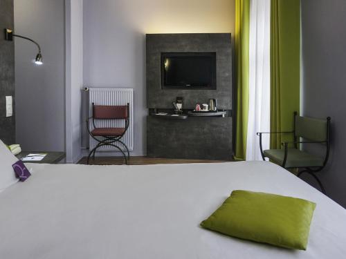 Ένα ή περισσότερα κρεβάτια σε δωμάτιο στο Hôtel Mercure Saint-Nectaire Spa & Bien-être
