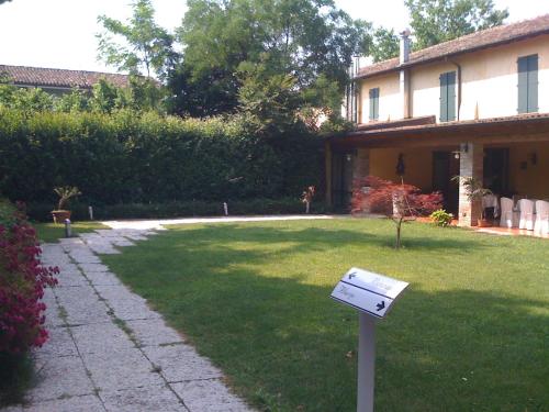 a mailbox in the yard of a house at Albergo Dimora Storica Antica Hostelleria in Crema