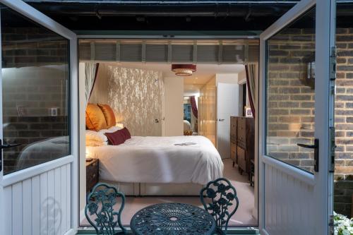 Photo de la galerie de l'établissement Stylish Country Escape with Garden and Courtyard, à Haslemere