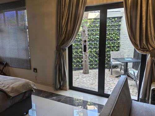Ruang duduk di Bryanston Palms Accommodation