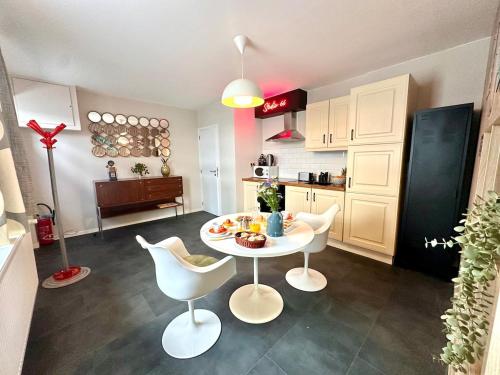 a kitchen with a table and chairs in a room at Studio 50m from the Citadel in Dinant