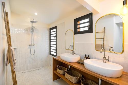 Et badeværelse på Villa d exception au charme créole à l Ermitage