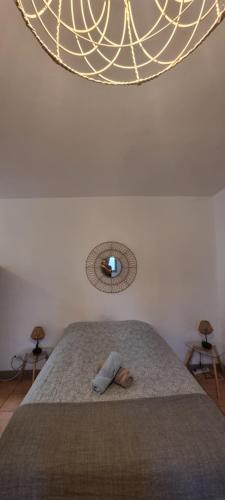 a bedroom with a bed and a mirror on the wall at T1 rénové 28m2 Cosy Confort ! in Anzin