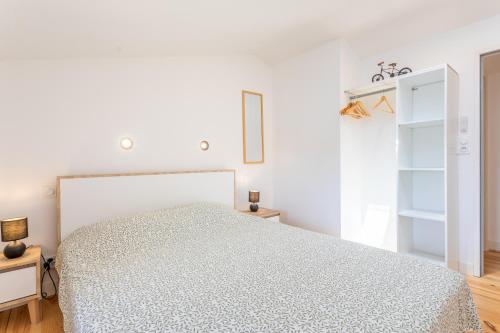 a white bedroom with a large bed in it at Gîte Milena - SPA - Puy duFou - Grande capacité in Les Épesses