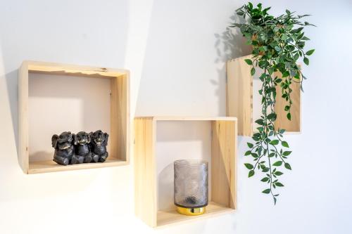 a wooden box with a vase and a plant at Gîte Milena - SPA - Puy duFou - Grande capacité in Les Épesses