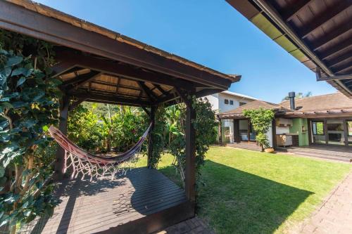 Casa ampla c/ jardim e churrasqueira BK3156