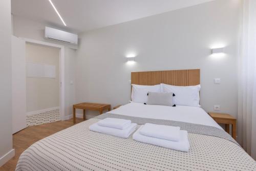 Modern 2BR Apt with Patio & AC - 0E
