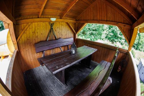 an overhead view of a wooden bench in a cabin at Chata 70 Dřevěnka Prkenný Důl, Žacléř, Krkonoše in Žacléř