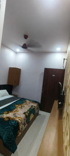 a bedroom with a bed and a ceiling at Hotel swastik Inn in Ujjain