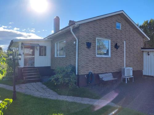 a brick house with a bench in front of it at fijn huis in Hagfors in Hagfors