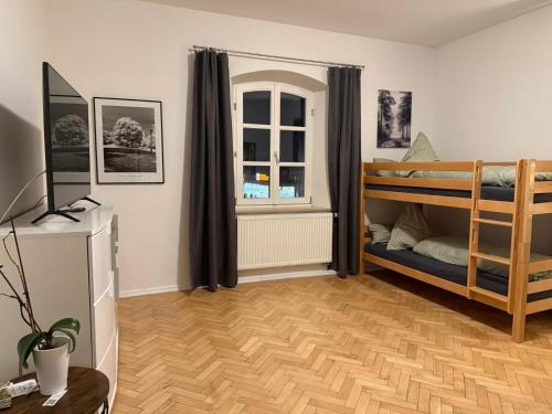 a room with two bunk beds and a desk at Nickis Gleis in Grafenau