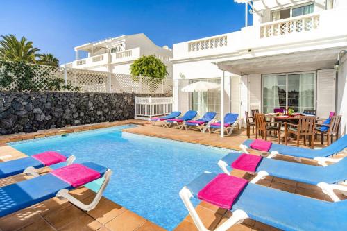 Villa Calma by Villa Plus