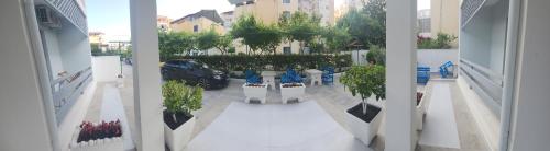 two images of a courtyard with plants and a car at Villa2 in Golem