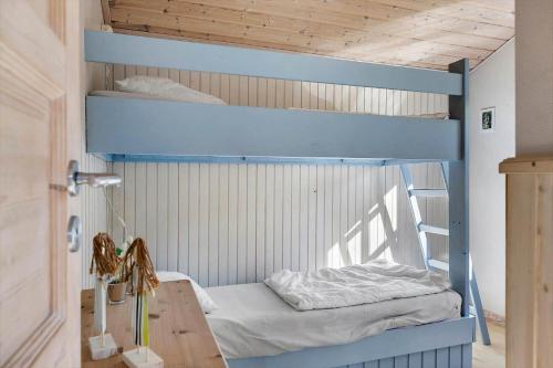 Ένα ή περισσότερα κρεβάτια σε δωμάτιο στο TV1659-Jerup-Kippen-9