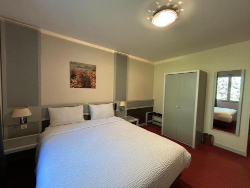 Katil atau katil-katil dalam bilik di Hostellerie St Vincent