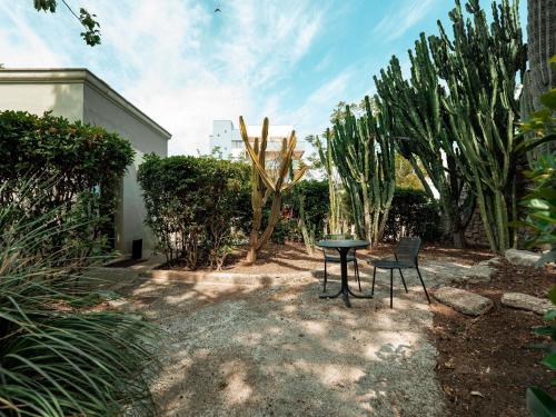 Taman di luar Mercure Villa Romanazzi Carducci Bari