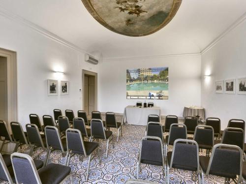 Televisyen dan/atau pusat hiburan di Mercure Villa Romanazzi Carducci Bari