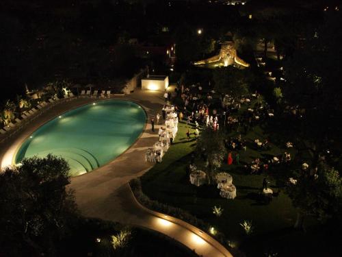 Kolam renang di atau dekat dengan Mercure Villa Romanazzi Carducci Bari