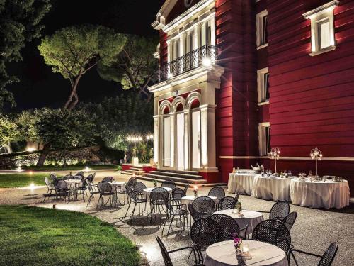 Taman di luar Mercure Villa Romanazzi Carducci Bari