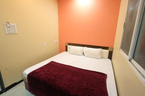Postel nebo postele na pokoji v ubytování Shree vinayak rooms