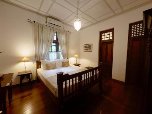 Havelock Bungalow - Enjoy 10 percent off at Colombo's Best Fine Dining Restaurant - GINI Outdoor Kitchenにあるベッド