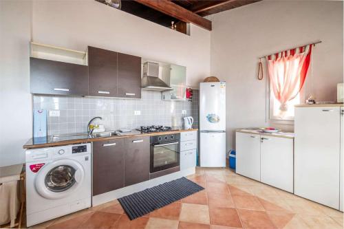 Una cocina o cocineta en Attico Residence Costa do Sol