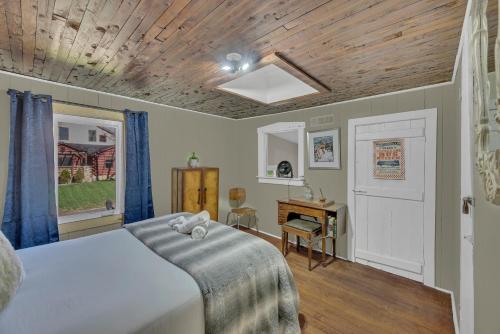 a bedroom with a bed and a desk in it at The Whiskey River Lodge in Madison