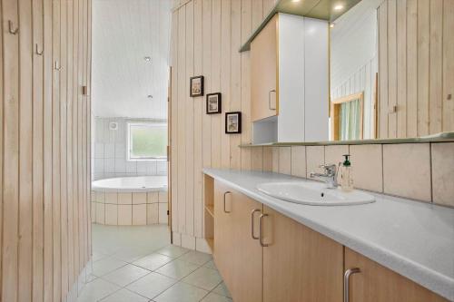 Ένα μπάνιο στο JB182-Fjerritslev-Gyvelstien-39