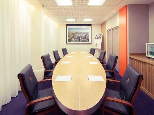 a conference room with a long table and chairs at Mercure Nantes Centre Grand Hotel in Nantes