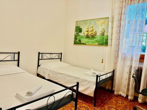 Ένα ή περισσότερα κρεβάτια σε δωμάτιο στο Tempio Pausania, Casa della Nonna