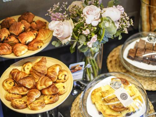 Comida en o cerca de este hotel