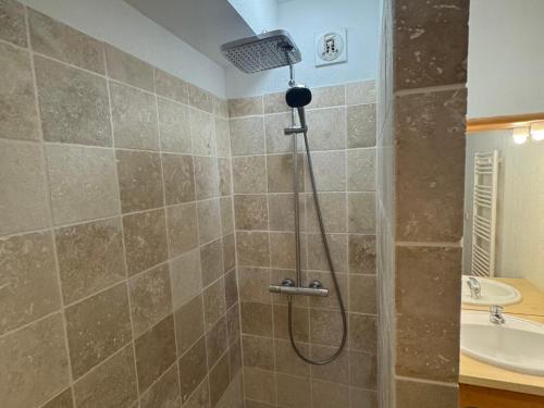 a shower with a shower head in a bathroom at Charmante Résidence avec Piscine Chauffée à 300m des Pistes - 4 Pièces pour 8 Personnes à Superdevoluy - FR-1-504-431 in Superdevoluy