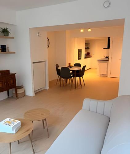 Kuchyň nebo kuchyňský kout v ubytování Room with ensuite and garden