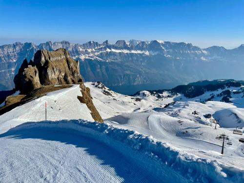 a view of a snowy mountain with a ski slope at Haus Heimetli - CharmingStay in Flumserberg