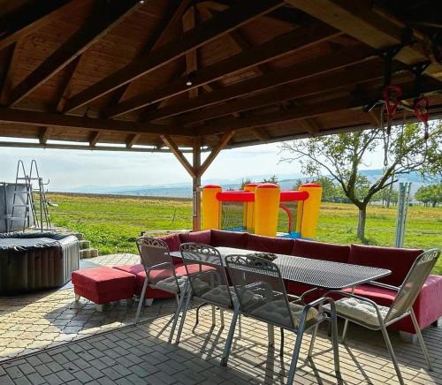 Prázdninový dům, Relax ve Vlčnovských búdách