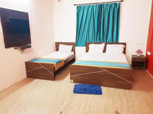 Hotel NATRAJ Railway Station 6 CRにあるベッド