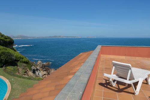 3 bedroom apartment in Aiguafreda Begur. Terrace panoramic views pool. Ref:H23
