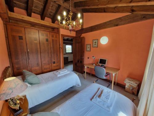 Ένα ή περισσότερα κρεβάτια σε δωμάτιο στο La Hacienda de Navafria