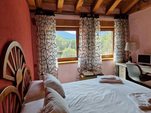 Ένα ή περισσότερα κρεβάτια σε δωμάτιο στο La Hacienda de Navafria