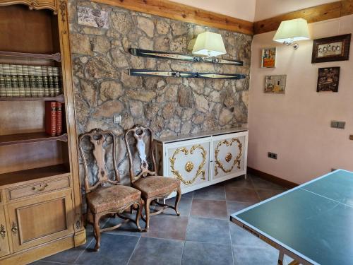Πινγκ πονγκ στο La Hacienda de Navafria ή εκεί κοντά