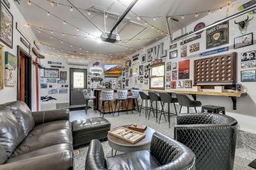 a living room with leather furniture and a bar at EVL Après4All: game rm,hot tub,steps 2 town&trails in Ellicottville