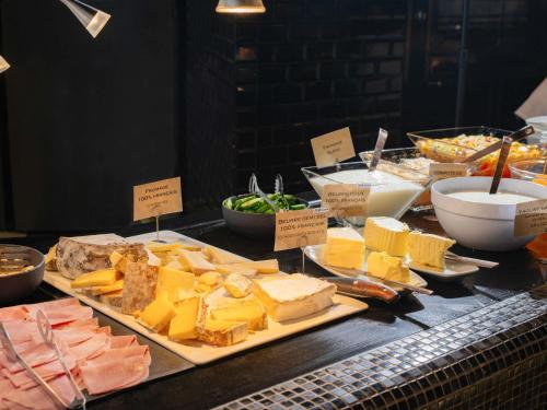 Makanan di atau berdekatan hotel