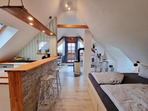 En eller flere senge i et værelse på Ferienwohnung Ackerblick auf Ferienhof in Schwartbuck