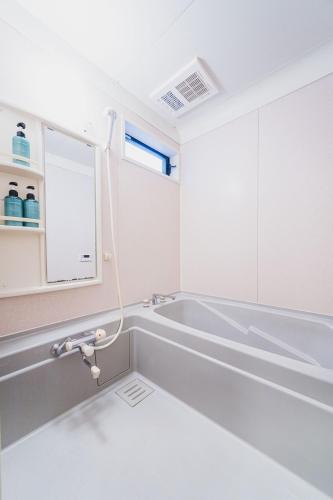 Shibuya Area, 5-min to Shinjuku, 7-min to Sta, 4BR