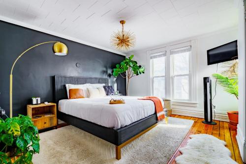 a bedroom with a bed with a black wall at Short North Convention King Bed Free Parking! in Columbus