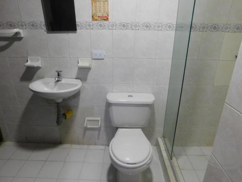 a bathroom with a toilet and a sink at El Velero Apartamentos By DANP in Santa Marta