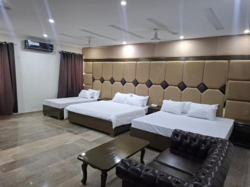 Postel nebo postele na pokoji v ubytování Elegant Hotel