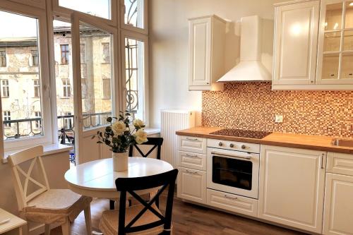 Krakowska Street Old Town Apt 16