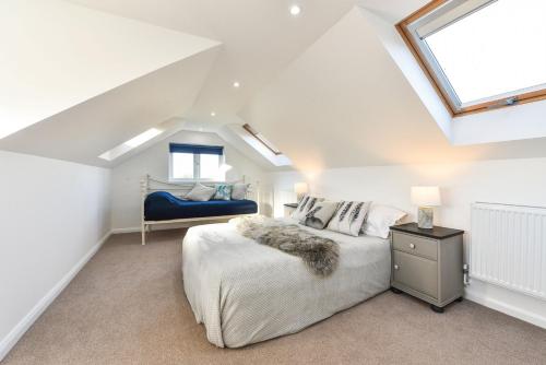 Postel nebo postele na pokoji v ubytování The Rife, West Wittering