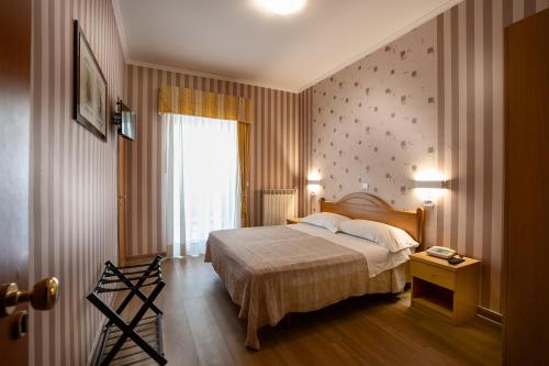 Ένα ή περισσότερα κρεβάτια σε δωμάτιο στο Hotel Siviglia